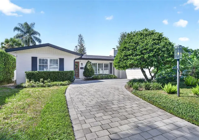 Photo 2 of Single family home for sale at 2414 Chinook Trl, Maitland, FL 32751 | MLS# O6440908 | Listing updated on 2026-09-15