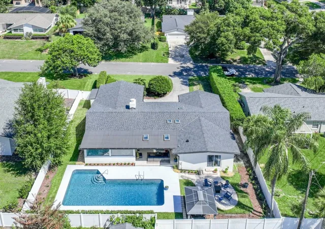 Photo 3 of Single family home for sale at 2414 Chinook Trl, Maitland, FL 32751 | MLS# O6440908 | Listing updated on 2026-09-15