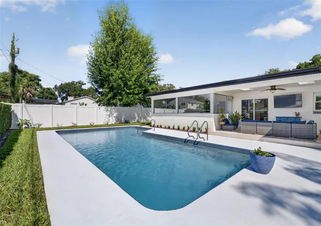 Photo 3 of Single family home for sale at 2414 Chinook Trl, Maitland, FL 32751 | MLS# O6440908 | Listing updated on 2026-09-15