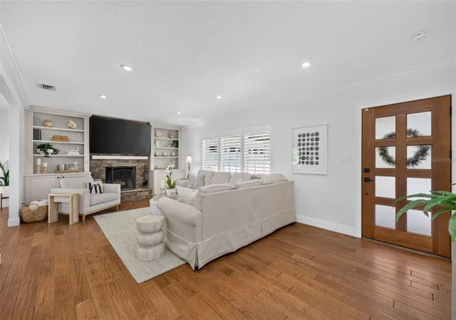Photo 4 of Single family home for sale at 2414 Chinook Trl, Maitland, FL 32751 | MLS# O6440908 | Listing updated on 2026-09-15