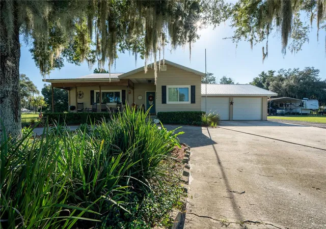 Photo 1 of Single family home for sale at 2124 Fox Run Ln, Lake Wales, FL 33898 | MLS# L4964975 | Listing updated on 2026-09-15