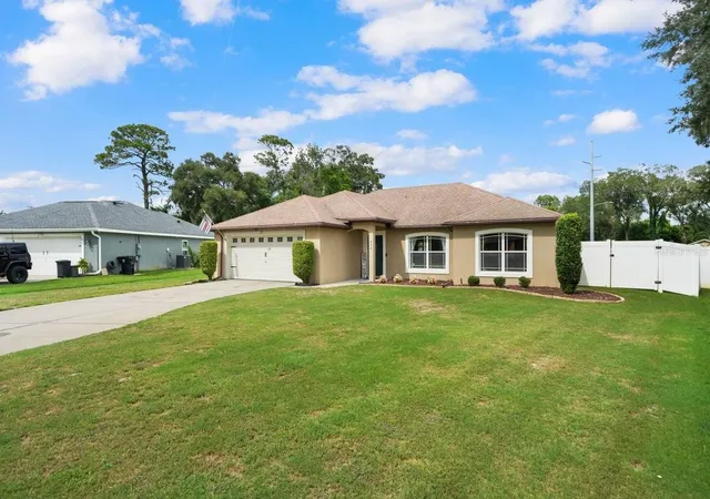 Photo 3 of Sale Pending at 854 Arawana Dr, Orange City, FL 32763 | MLS# V4951220 | Listing updated on 2026-09-15