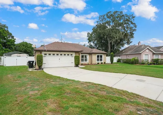 Photo 3 of Sale Pending at 854 Arawana Dr, Orange City, FL 32763 | MLS# V4951220 | Listing updated on 2026-09-15