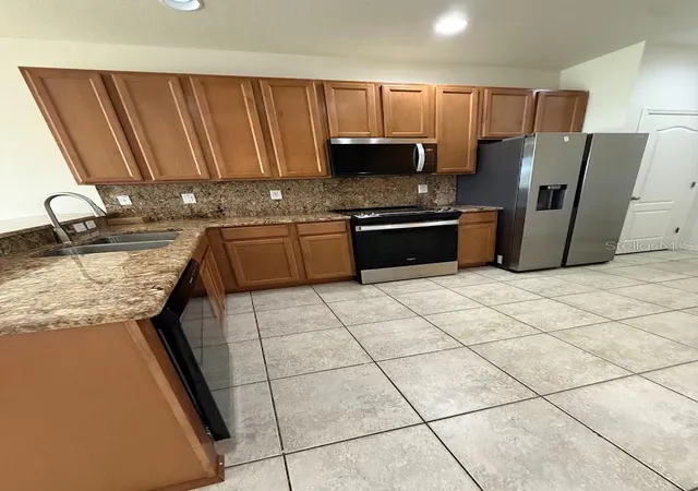 Photo 4 of Townhouse for sale at 4976 White Sanderling Ct, Tampa, FL 33619 | MLS# TB8547559 | Listing updated on 2026-10-22
