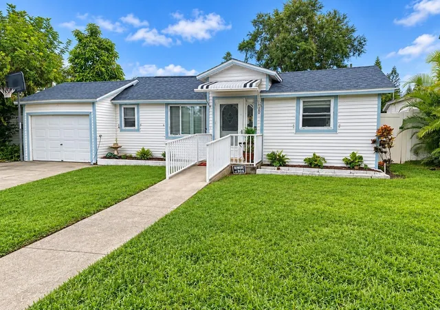 Photo 1 of Single family home for sale at 520 14th Avenue Nw, Largo, FL 33770 | MLS# TB8547589 | Listing updated on 2026-10-06