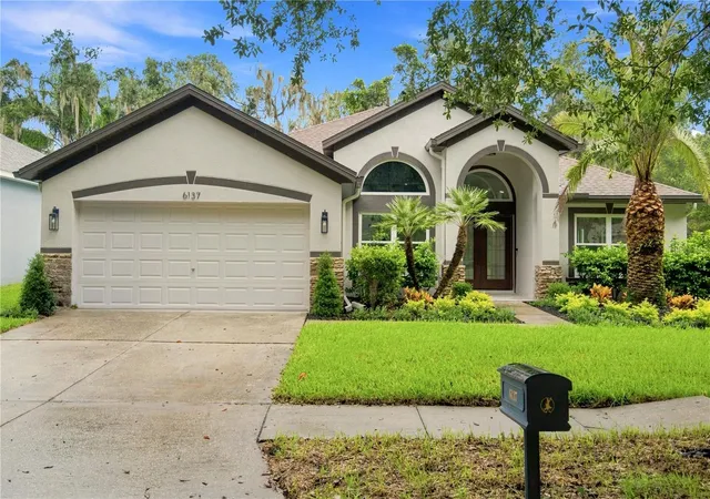 Photo 2 of Single family home for sale at 6137 Whimbrelwood Dr, Lithia, FL 33547 | MLS# TB8547595 | Listing updated on 2026-09-11