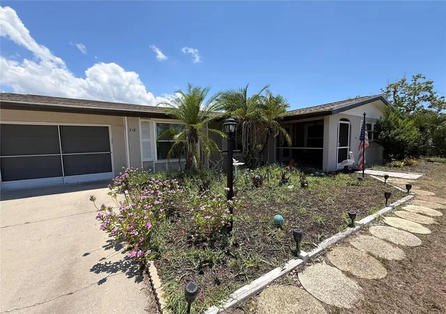 Photo 2 of Single family home for sale at 318 Venice E Blvd, Venice, FL 34293 | MLS# A4705773 | Listing updated on 2026-10-11
