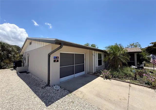 Photo 3 of Single family home for sale at 318 Venice E Blvd, Venice, FL 34293 | MLS# A4705773 | Listing updated on 2026-10-11