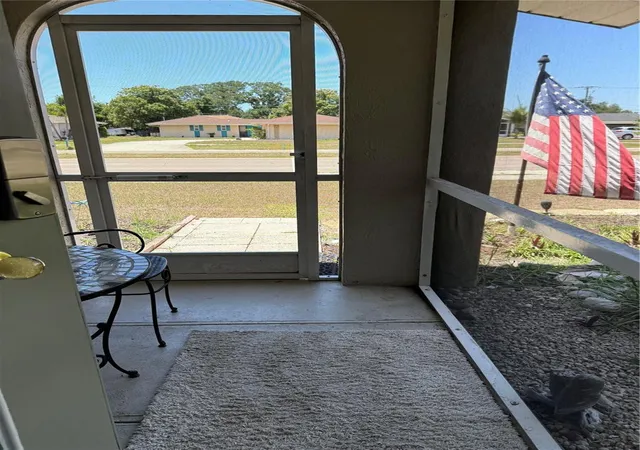 Photo 4 of Single family home for sale at 318 Venice E Blvd, Venice, FL 34293 | MLS# A4705773 | Listing updated on 2026-10-11