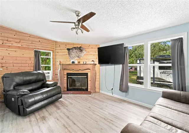 Photo 2 of Manufactured home for sale at 7395 Robb Rd, Brooksville, FL 34602 | MLS# W7889429 | Listing updated on 2026-10-06