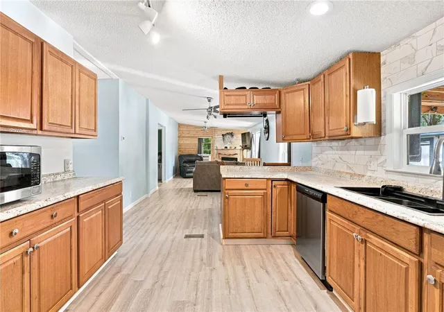 Photo 4 of Manufactured home for sale at 7395 Robb Rd, Brooksville, FL 34602 | MLS# W7889429 | Listing updated on 2026-10-06