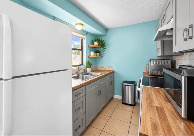Photo 3 of Multi family home for sale at 432 Dogwood Ct, Dunedin, FL 34698 | MLS# TB8547661 | Listing updated on 2026-09-27