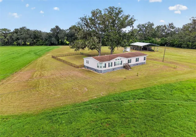 Photo 1 of Single family home for sale at 15271 Ne County Rd 339, Trenton, FL 32693 | MLS# OM732089 | Listing updated on 2026-10-02