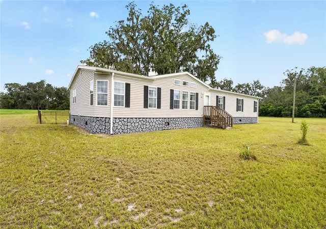 Photo 3 of Single family home for sale at 15271 Ne County Rd 339, Trenton, FL 32693 | MLS# OM732089 | Listing updated on 2026-10-02