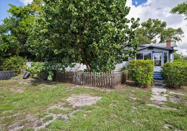Photo 3 of House for sale at 5401 21st Avenue S, Gulfport, FL 33707 | MLS# W7889437 | Listing updated on 2026-09-11