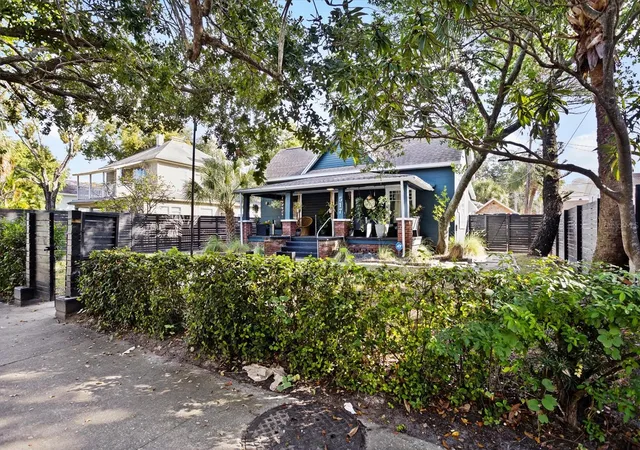 Photo 2 of Single family home for sale at 517 8th Street N, Saint Petersburg, FL 33701 | MLS# W7889438 | Listing updated on 2026-09-11