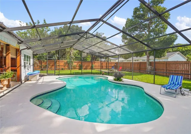Photo 2 of Single family home for sale at 105 E Wyndham Ct, Longwood, FL 32779 | MLS# O6441044 | Listing updated on 2026-09-15