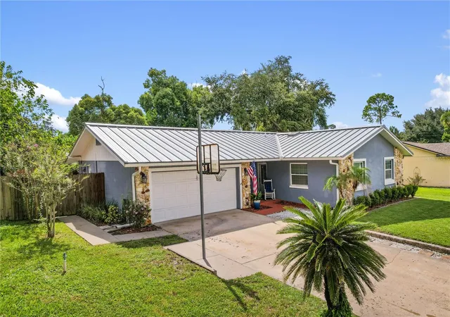 Photo 3 of Single family home for sale at 105 E Wyndham Ct, Longwood, FL 32779 | MLS# O6441044 | Listing updated on 2026-09-15
