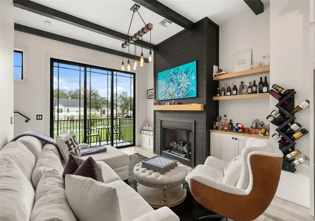 Photo 3 of Townhouse for sale at 72 N Park Ave #8, Winter Garden, FL 34787 | MLS# O6441100 | Listing updated on 2026-10-14