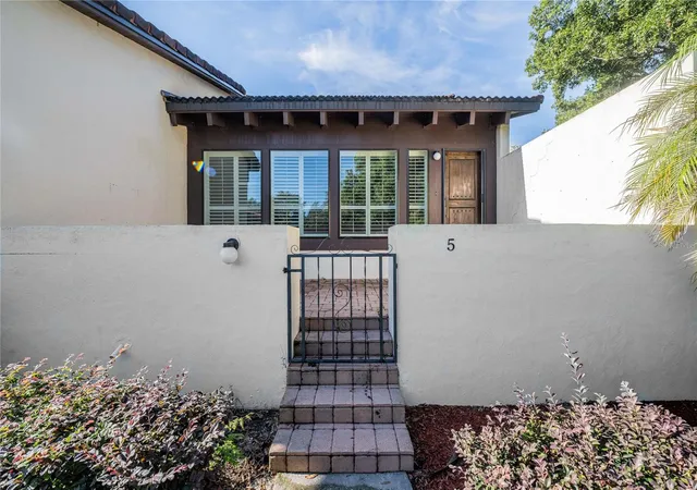 Photo 1 of Single family home for sale at 5 Loma Verde, Lakeland, FL 33813 | MLS# L4965002 | Listing updated on 2026-09-29