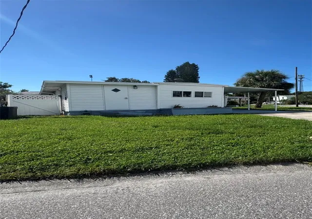 Manufactured home for sale at 802 River View Ln, TARPON SPRINGS, FL 34689 | MLS# W7889453