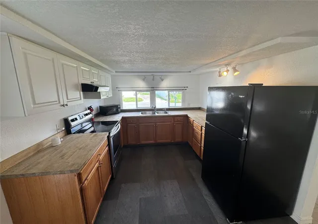Photo 2 of Manufactured home for sale at 802 River View Ln, Tarpon Springs, FL 34689 | MLS# W7889453 | Listing updated on 2026-09-14