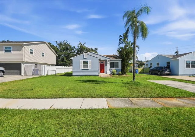 Photo 3 of Single family home for sale at 833 61st Avenue Ne, Saint Petersburg, FL 33703 | MLS# O6441223 | Listing updated on 2026-10-21