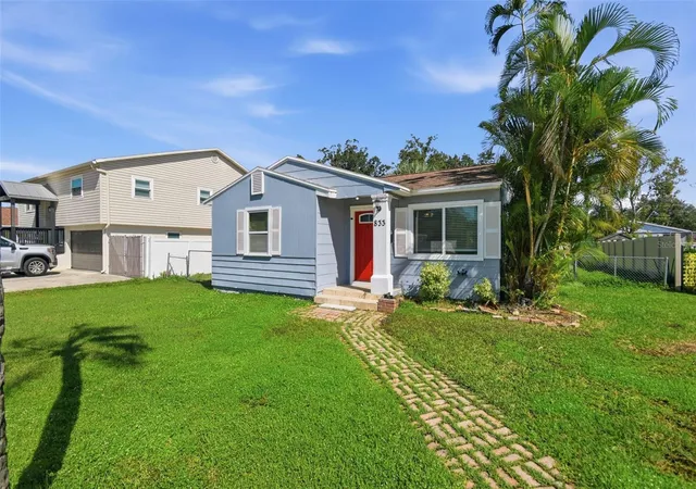 Photo 4 of Single family home for sale at 833 61st Avenue NE, Saint Petersburg, FL 33703 | MLS# O6441223 | Listing updated on 2026-10-30