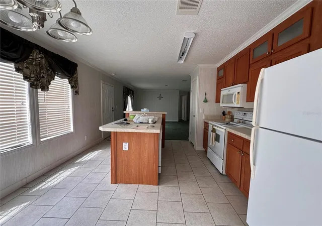 Photo 3 of Manufactured home for sale at 10305 SE 148th Street, Summerfield, FL 34491 | MLS# OM732137 | Listing updated on 2026-09-15