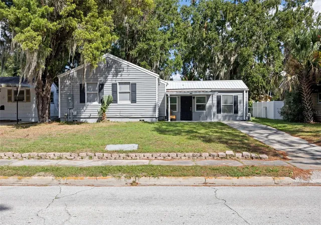 Photo 2 of Single family home for sale at 1202 Sumter St, Leesburg, FL 34748 | MLS# G5117700 | Listing updated on 2026-09-15