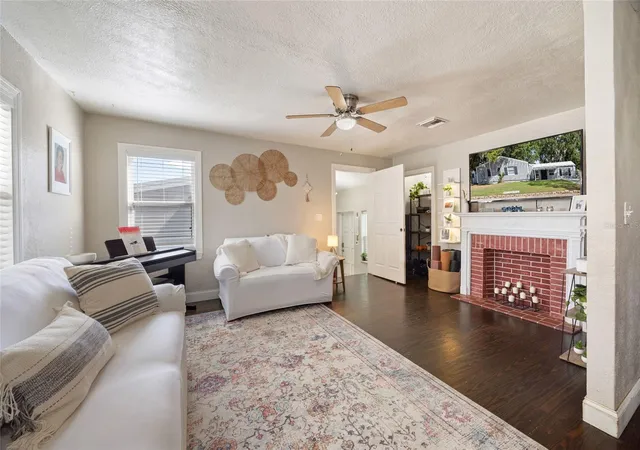 Photo 4 of Single family home for sale at 1202 Sumter St, Leesburg, FL 34748 | MLS# G5117700 | Listing updated on 2026-09-15