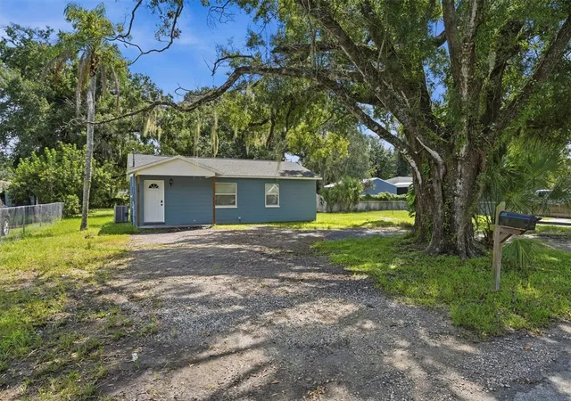 Photo 2 of Single family home for sale at 110 S Forest St, Plant City, FL 33563 | MLS# TB8548008 | Listing updated on 2026-09-15