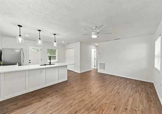 Photo 4 of Single family home for sale at 110 S Forest St, Plant City, FL 33563 | MLS# TB8548008 | Listing updated on 2026-09-15