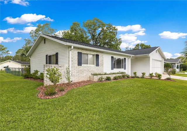 Photo 3 of Single family home for sale at 11284 Sw 79th Avenue, Ocala, FL 34476 | MLS# OM732145 | Listing updated on 2026-09-15