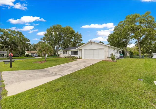 Photo 3 of Single family home for sale at 11284 SW 79th Avenue, Ocala, FL 34476 | MLS# OM732145 | Listing updated on 2026-09-15
