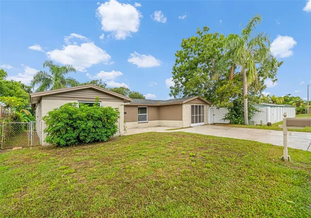 Photo 3 of Single family home for sale at 4036 Sunray Dr, Holiday, FL 34691 | MLS# TB8548168 | Listing updated on 2026-09-15