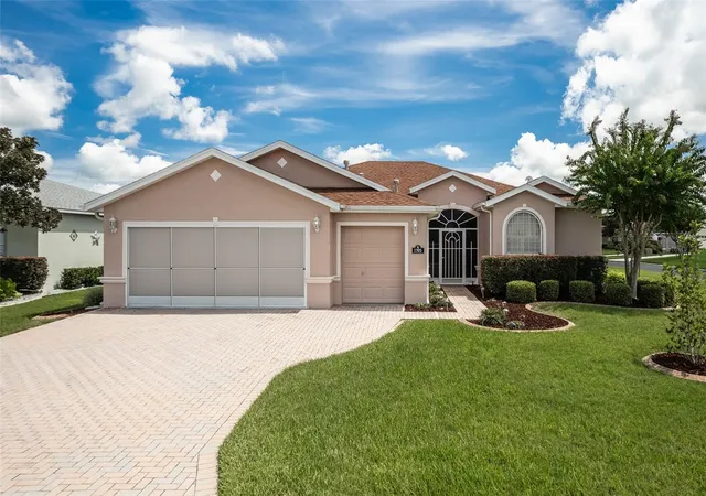Photo 1 of Single family home for sale at 1705 Sw 157th Place Rd, Ocala, FL 34473 | MLS# OM732187 | Listing updated on 2026-09-15