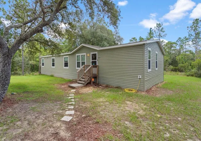 Photo 2 of Manufactured home for sale at 13850 Ne 52nd Place, Williston, FL 32696 | MLS# GC543506 | Listing updated on 2026-09-24
