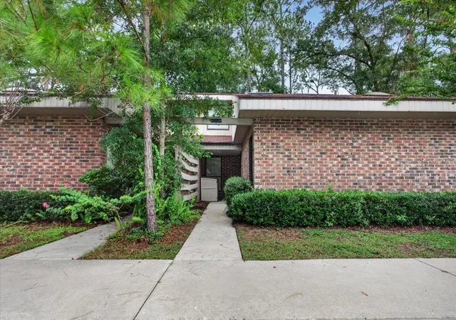 Photo 2 of Single family home for sale at 5204 Nw 34th Place, Gainesville, FL 32606 | MLS# GC543509 | Listing updated on 2026-09-22