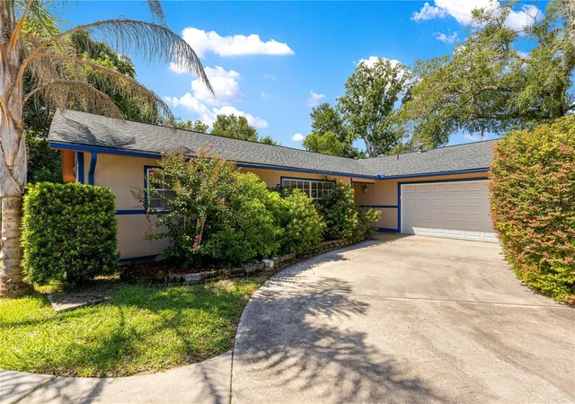 Photo 2 of Single family home for sale at 2130 Ne 10th Street, Ocala, FL 34470 | MLS# OM732259 | Listing updated on 2026-09-15