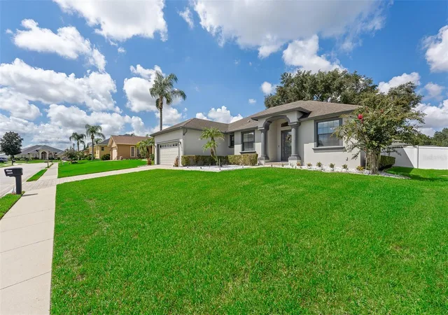 Photo 3 of Single family home for sale at 5455 Pebble Beach Dr, Lakeland, FL 33812 | MLS# O6441798 | Listing updated on 2026-09-25