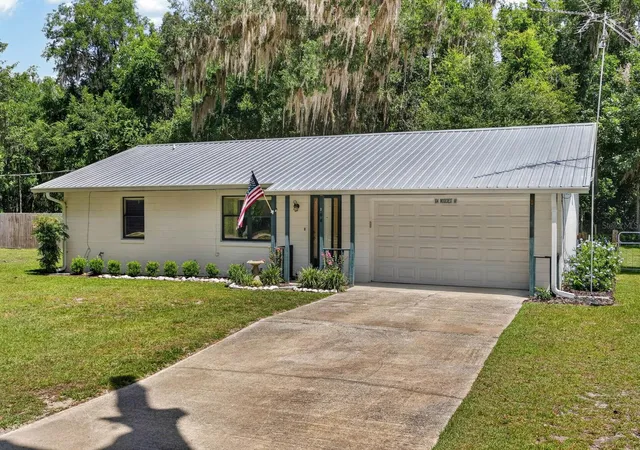 Photo 3 of Single family home for sale at 104 Woodcrest Ave, Satsuma, FL 32189 | MLS# FC321450 | Listing updated on 2026-09-28