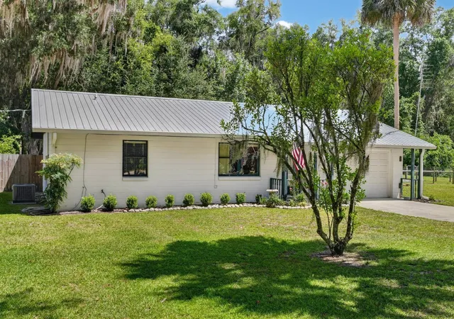 Photo 3 of Single family home for sale at 104 Woodcrest Ave, Satsuma, FL 32189 | MLS# FC321450 | Listing updated on 2026-10-15