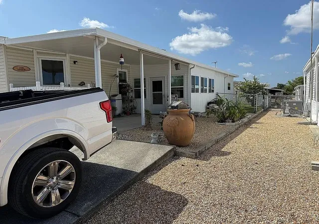 Photo 3 of Manufactured home for sale at 7306 Cascade Dr, Hudson, FL 34667 | MLS# W7889524 | Listing updated on 2026-09-15