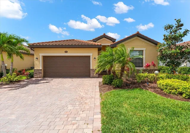 Photo 2 of Single family home for sale at 12501 Cinqueterre Dr, Venice, FL 34293 | MLS# A4706094 | Listing updated on 2026-09-15