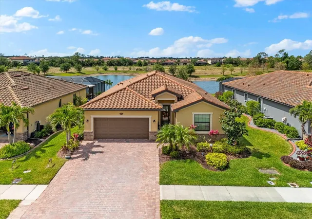 Photo 3 of Single family home for sale at 12501 Cinqueterre Dr, Venice, FL 34293 | MLS# A4706094 | Listing updated on 2026-09-15