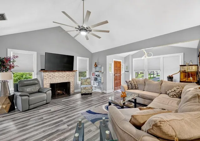 Photo 3 of Single family home for sale at 928 N Oleander Ave, Daytona Beach, FL 32118 | MLS# V4951289 | Listing updated on 2026-10-06