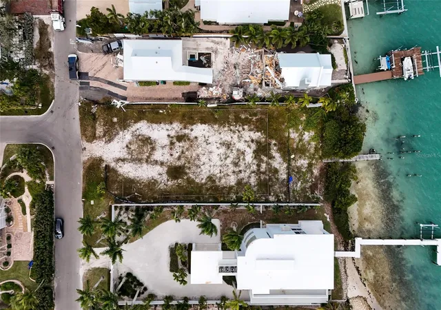Photo 2 of Land for sale at 7094 Longboat Dr E, Longboat Key, FL 34228 | MLS# A4706116 | Listing updated on 2026-09-15