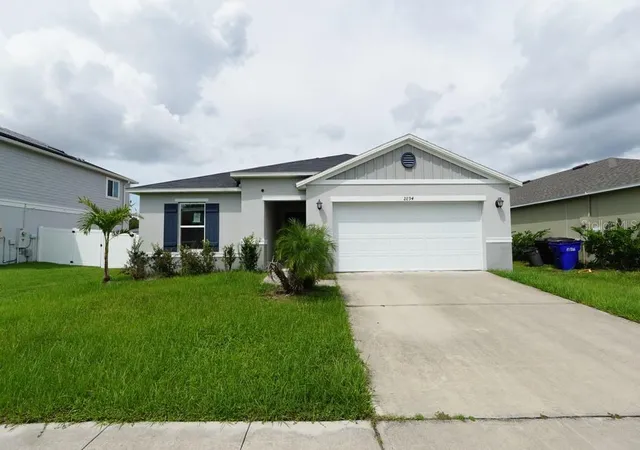 Photo 1 of Sale Pending at 2894 Mosshire Cir, Saint Cloud, FL 34772 | MLS# S5157598 | Listing updated on 2026-10-13