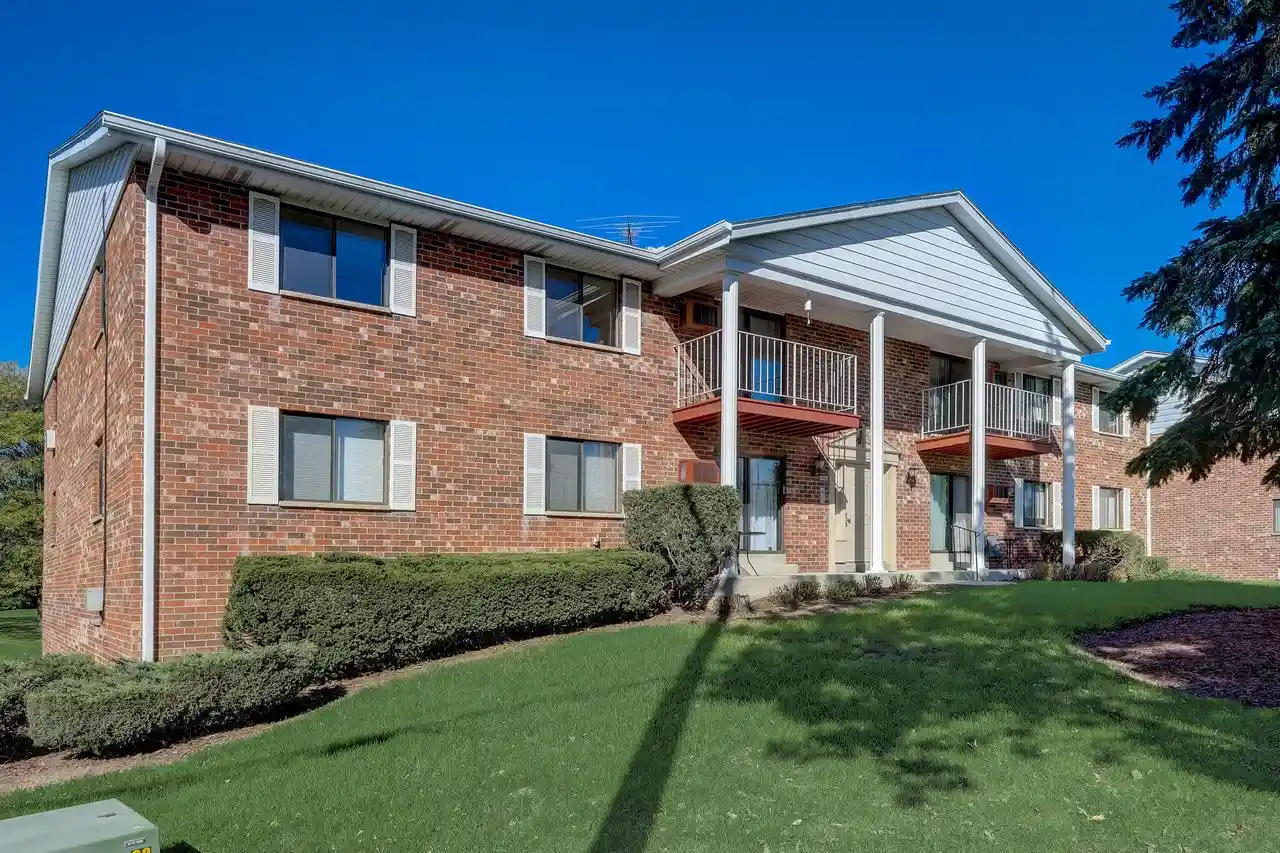 Condominium at 6440 W Howard Avenue Avenue #201, Milwaukee, WI 53220 | MLS# 1768741 |  | Sold on 2021-12-15